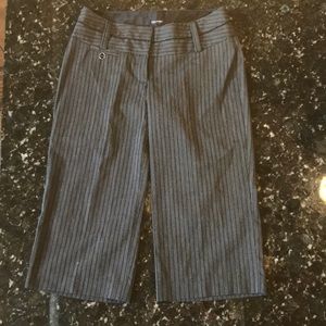 Super cute Maurices dress capris size 1/2